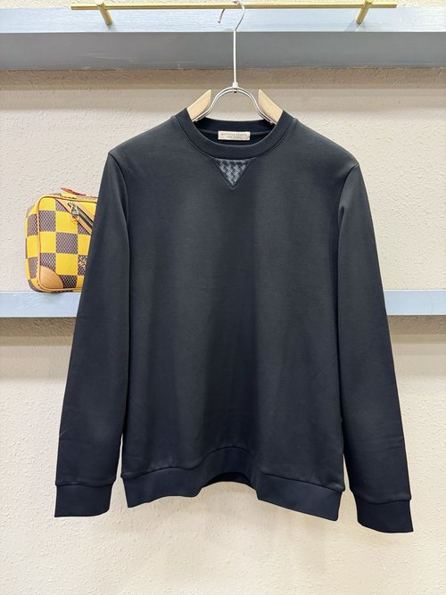 Bottega Veneta Classic Logo Long-sleeved Sweatshirt, Soft and All-Purpose