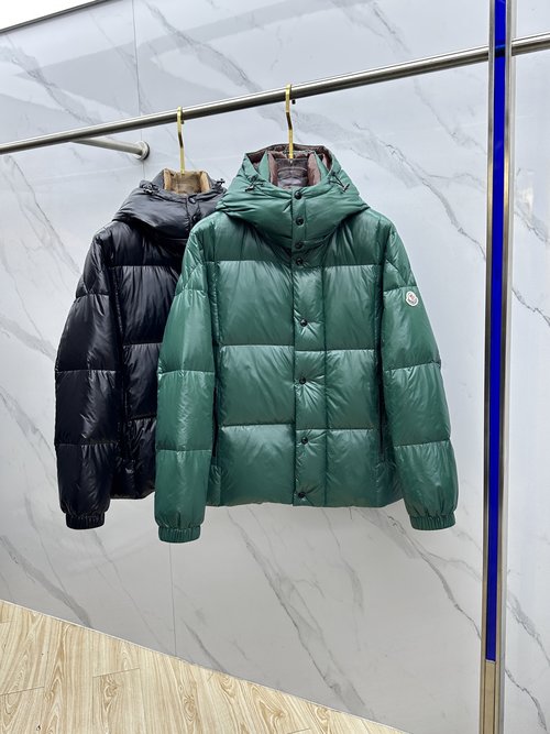 Moncler High-Filled Short Hooded Down Jacket, Warm