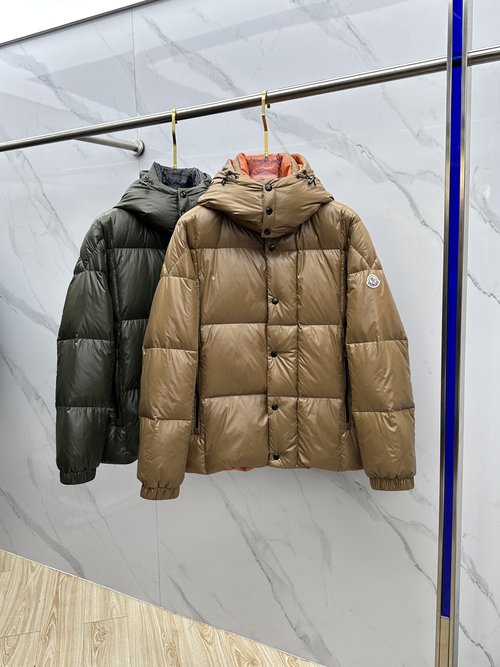 Moncler High-Fill Hooded Short Down Jacket with Detachable Hood