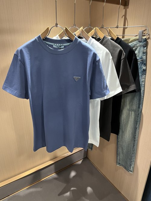 Prada Unisex Short Sleeve T-Shirt, A Classic and Fashionable Choice