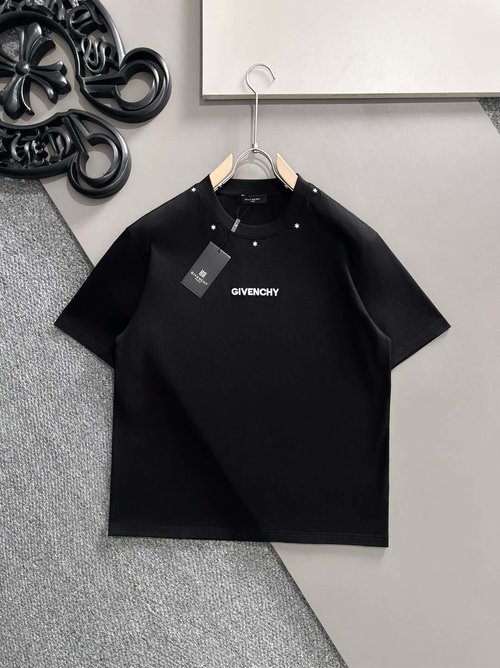 Givenchy New Short Sleeve Round Neck T-Shirt in Black and White