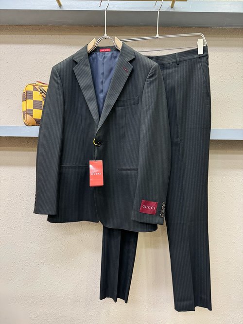 Gucci Elegant Tailored Wool Suit