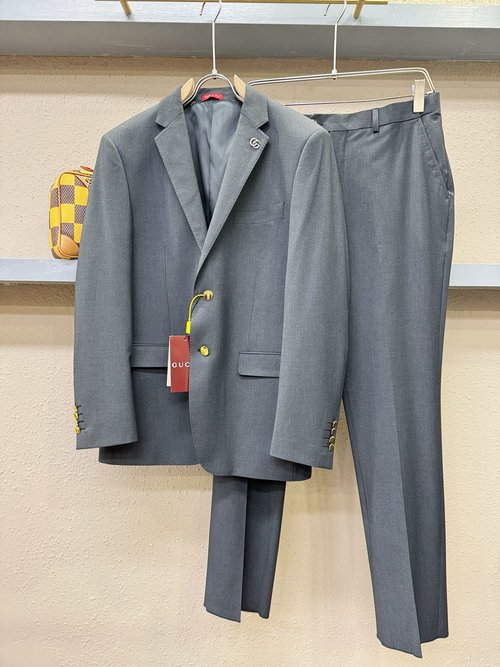 Gucci Luxurious Italian Wool Suit with a High - end Appeal