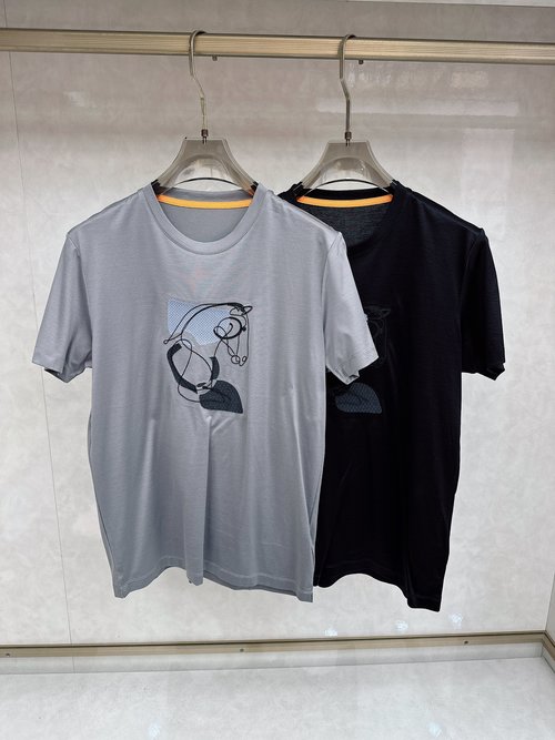 Hermes Mechanical Warhorse Print Round Neck T-Shirt with Premium Craftsmanship