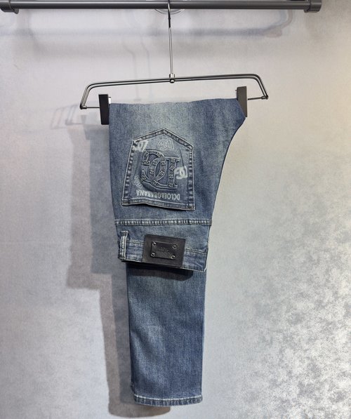 Dolce & Gabbana Comfortable Straight-Leg Jeans with Fine Tannin Fabric