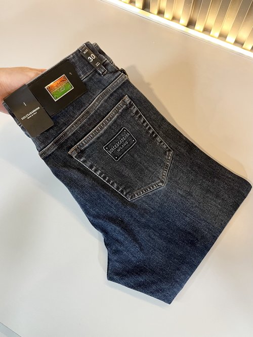 Celine Comfortable Jeans with Good Shape and Attention to Detail