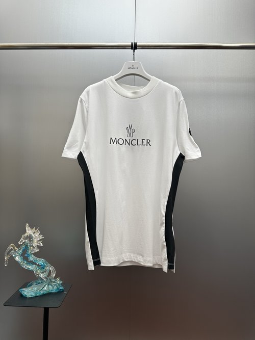 Moncler Round Neck T-Shirt with Plaque Print Pattern
