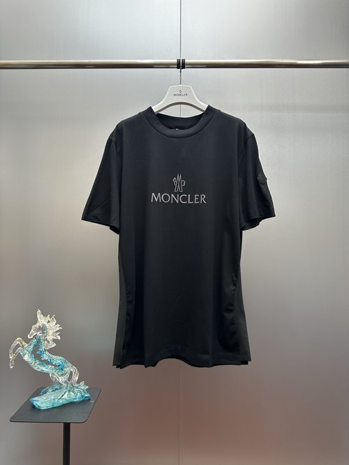 Moncler Round Neck T-Shirt with Plaque Print Pattern