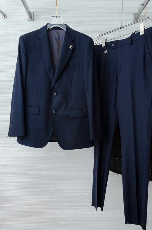 Loewe Luxurious Wool Blend Business Suit with Distinctive Texture