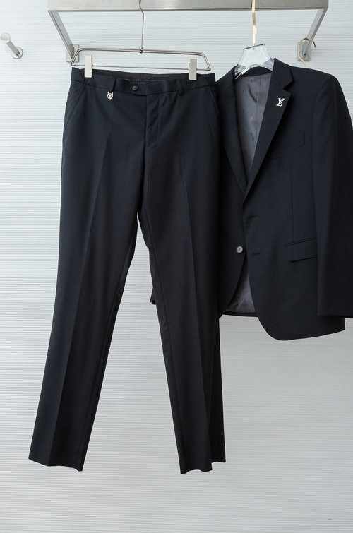 Loewe Luxurious Wool Blend Business Suit with Unique Texture