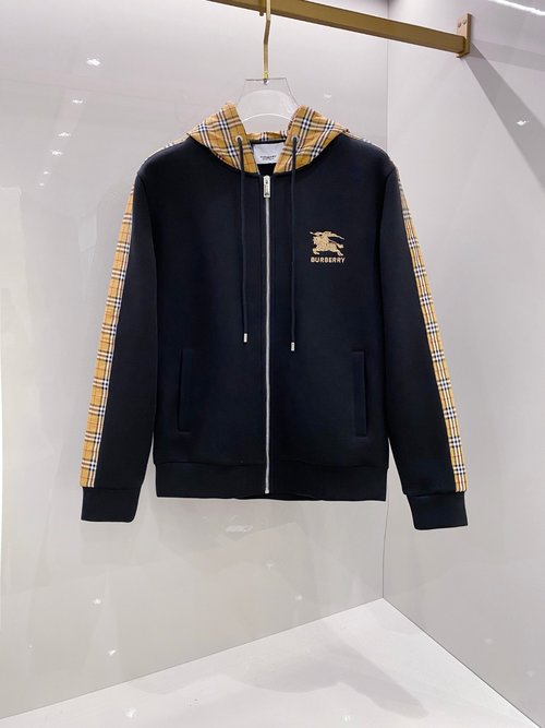 Burberry Zippered Sweatshirt for Comfort and Style