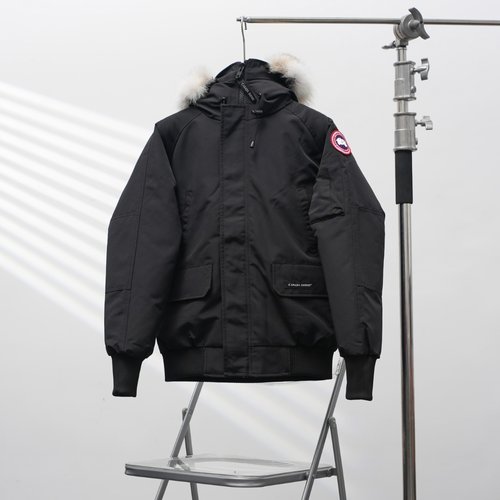 Canada Goose Pilot Hooded Down Jacket in Black