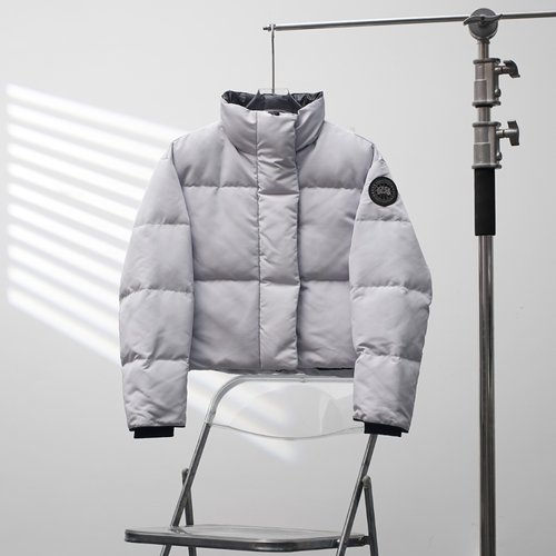 Canada Goose Short Stand-up Collar Down Jacket in Gray-White